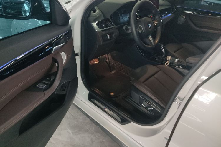 宝马X2 2021款 sDrive25i 领先型M运动套装中控内饰20