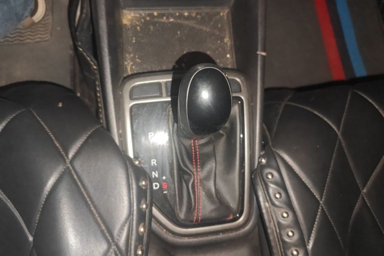 长安 逸动 2016款 XT 1.6L 自动俊酷型中控内饰18