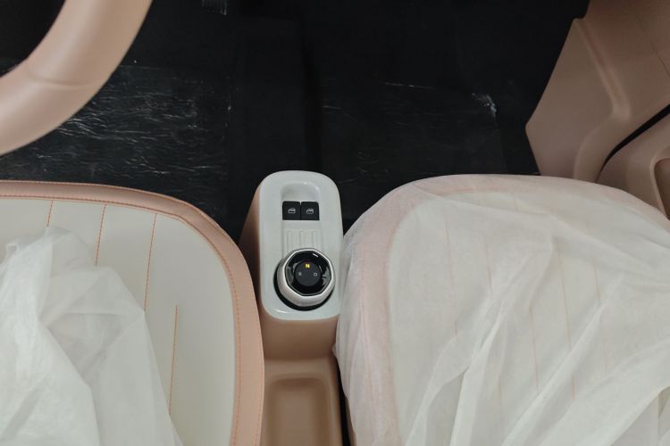 吉利银河 2024款 熊猫mini 200km 耐力熊中控内饰18