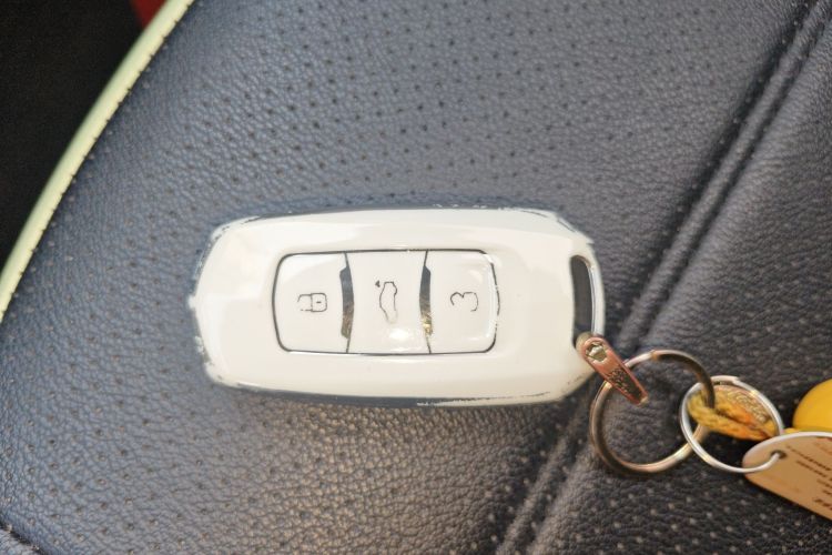 吉利银河 2025款 210km 熊猫骑士中控内饰11