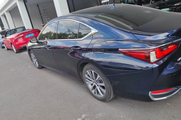 雷克萨斯ES 2020款 200 卓越版车身外观4