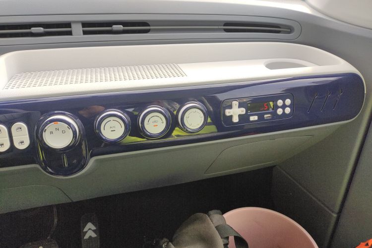 奔腾小马 2024款 170km 活力马中控内饰16