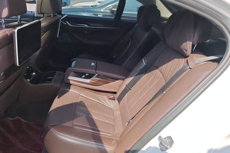 宝马5系新能源 2019款 改款 530Le 先锋版中控内饰21