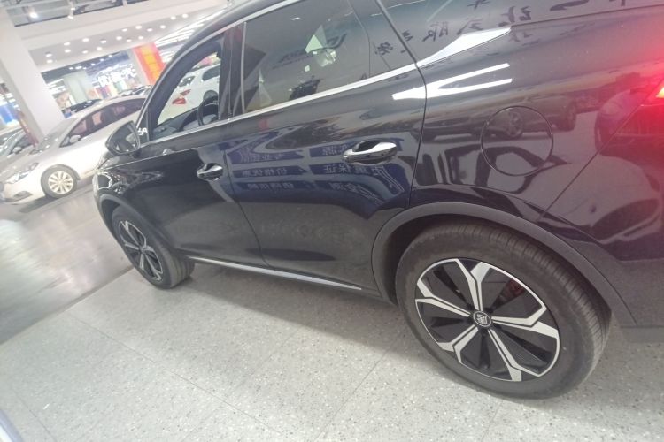 比亚迪 唐新能源 2022款 EV 600KM 尊享型车身外观4