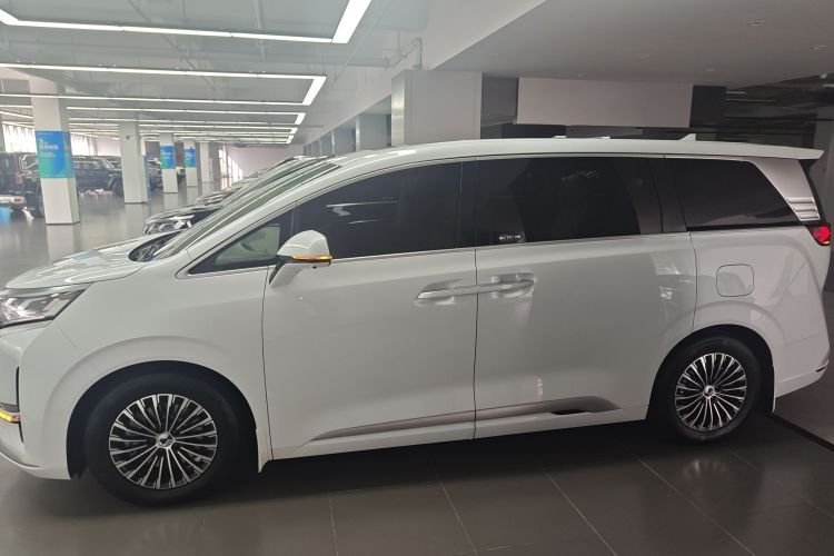 腾势D9 2024款 DM-i 980 四驱尊贵型车身外观4