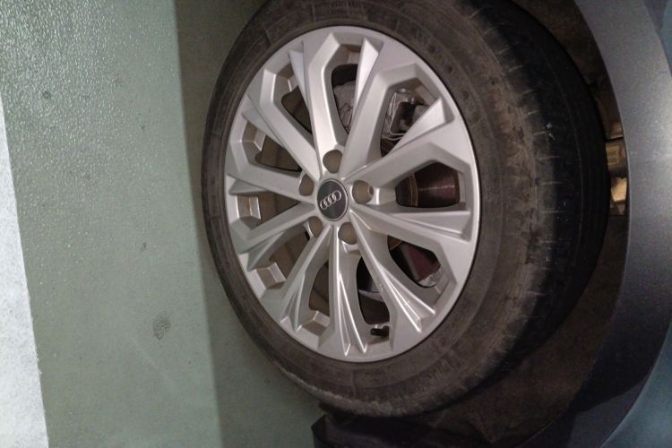 奥迪A4L 2019款 40 TFSI 进取型 国VI车身外观10