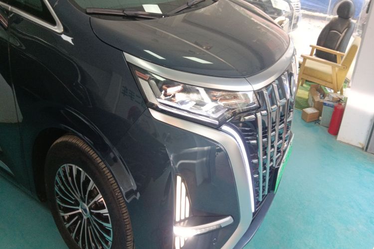 腾势D9 2022款 DM-i 970 四驱尊荣型车身外观3