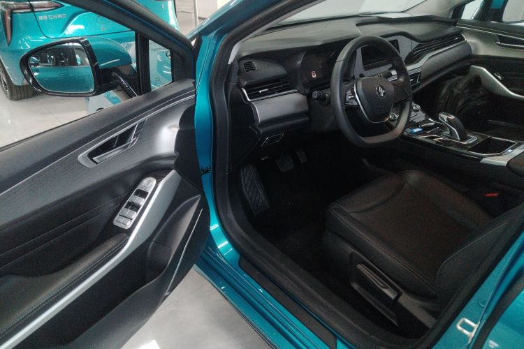 江铃集团新能源 羿 2023款 标准续航行业版中控内饰20