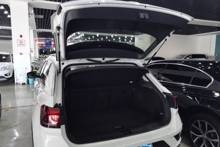 大众 T-ROC探歌 2018款 280TSI DSG两驱舒适型 国V机舱底盘23