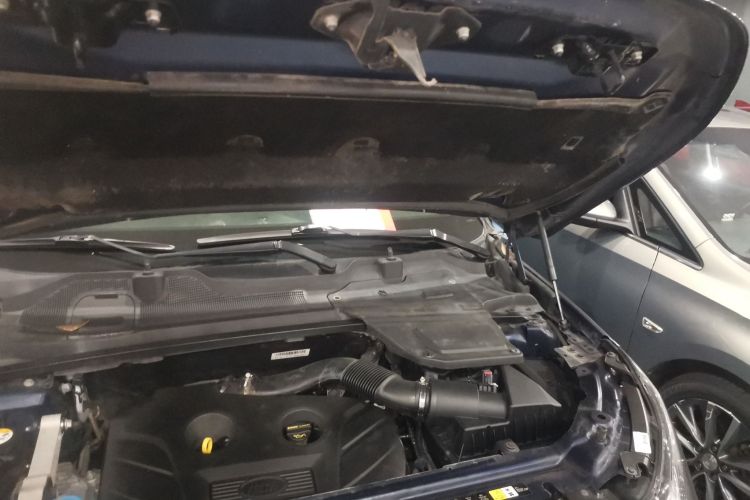 路虎 发现神行 2017款 2.0T PURE局部细节24