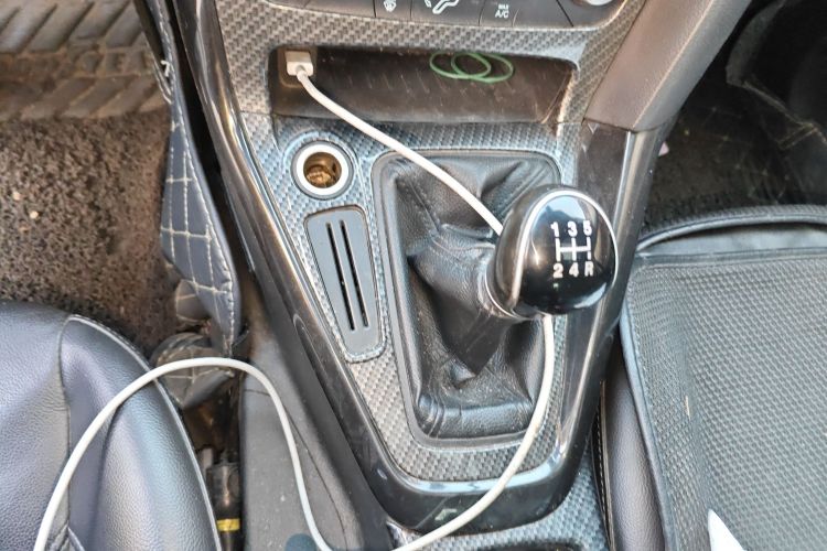 福特 福克斯 2015款 三厢 EcoBoost 125 手动超能风尚型局部细节18