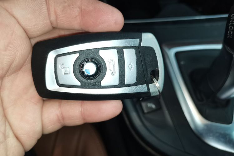 宝马4系 2014款 428i xDrive 敞篷设计套装型中控内饰11