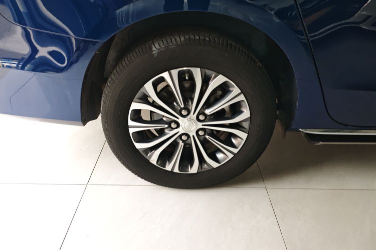 别克GL8 2023款 陆上公务舱 智慧尊贵型车身外观6008