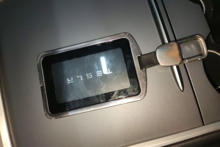 特斯拉 Model Y 2022款 长续航全轮驱动版中控内饰11