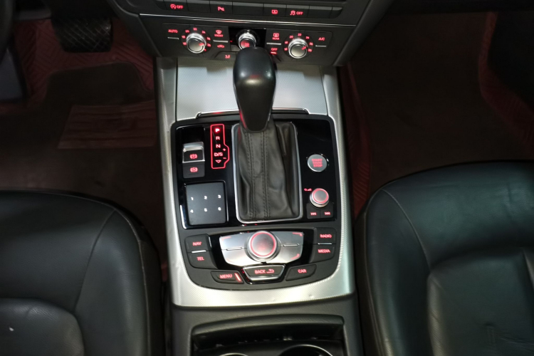 奥迪A6L 2017款 TFSI 技术型中控内饰18