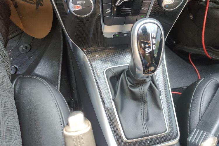 沃尔沃V40 2019款 T3 智逸版中控内饰18