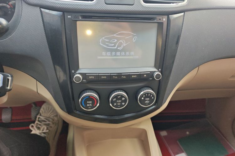 五菱汽车 五菱宏光 2013款 1.2L S舒适型国IV中控内饰16