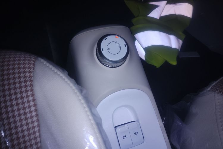 五菱汽车 宏光MINIEV 2024款 第三代 215km 青春版中控内饰18