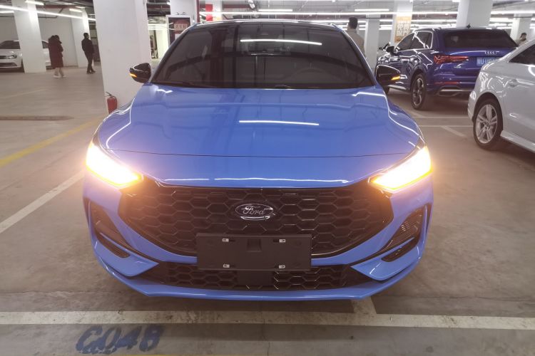 福特 福克斯 2022款 三厢 EcoBoost 180 自动ST Line车身外观2