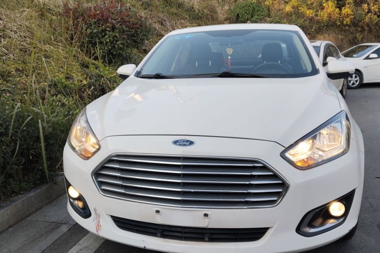 福特 福睿斯 2015款 1.5L 自动时尚型车身外观2