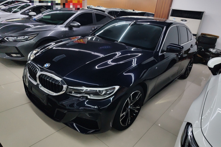 宝马3系 2022款 325i M运动套装车身外观1