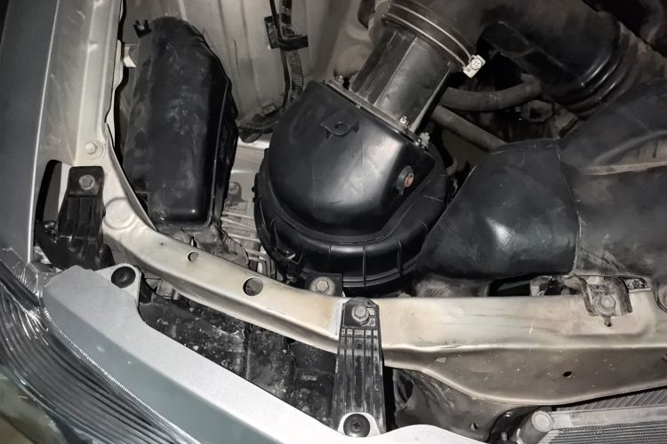 金杯 阁瑞斯 2015款 2.0L经典版 标准型长轴7/9座局部细节9006