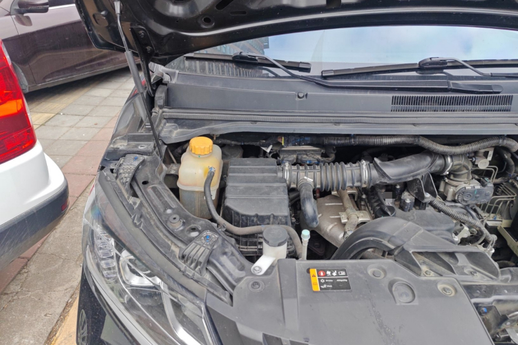 BAW北汽制造 锐胜王牌M7 2023款 1.6L 标轴创富型 7座局部细节9006