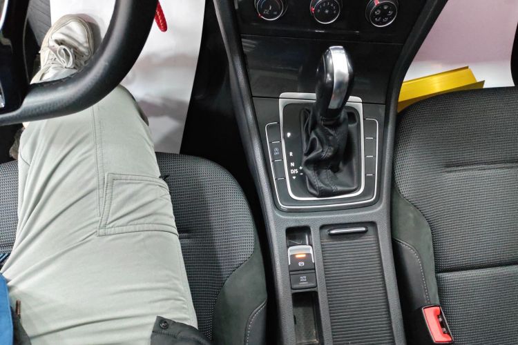 大众 高尔夫 2018款 230TSI 自动舒适型中控内饰18