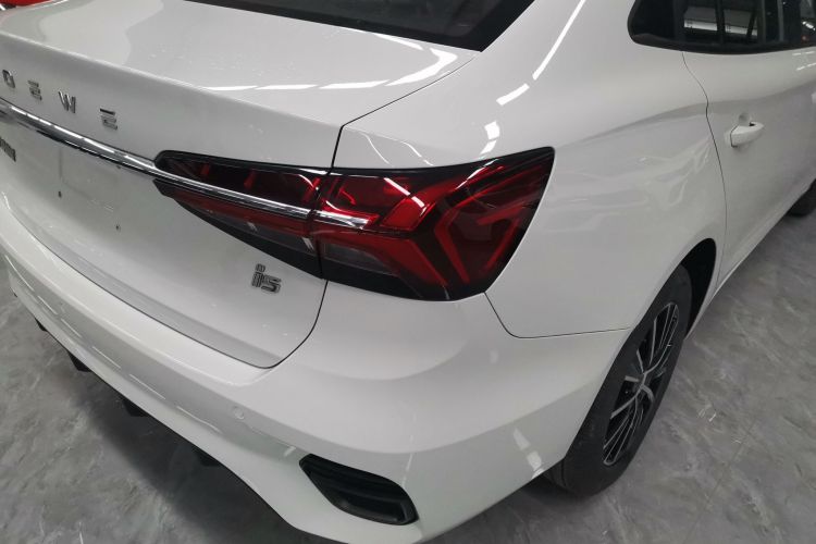 荣威i5 2021款 1.5L CVT铂金版车身外观9