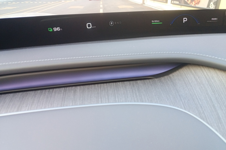 小米汽车 小米YU7 2025款 超长续航四驱Pro版中控内饰14