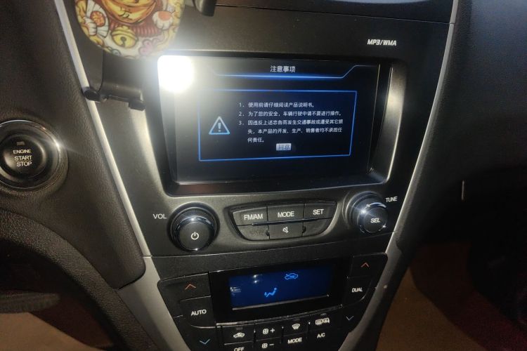 广汽传祺 传祺GS5 2014款 2.0L 自动两驱周年增值版中控内饰16