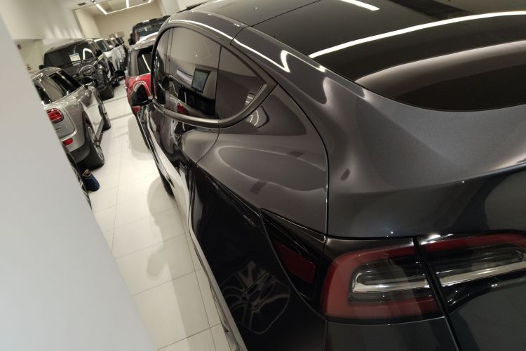 特斯拉 Model Y 2022款 改款 后轮驱动版车身外观4