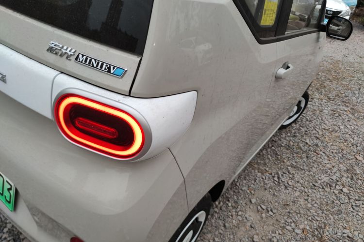 五菱汽车 宏光MINIEV 2024款 第三代 215km 青春版车身外观9