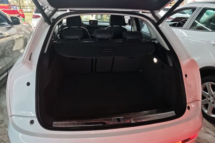 奥迪Q3 2018款 30周年年型 30 TFSI 时尚型机舱底盘23