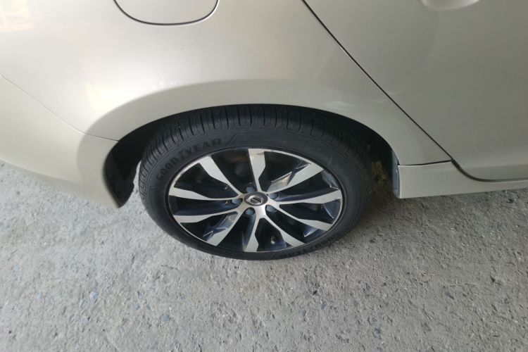 沃尔沃S60 2019款 S60L T3 智进版车身外观6008