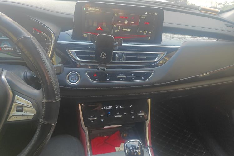 长安CS75 2022款 蓝鲸版 1.5T 手动时尚型中控内饰16
