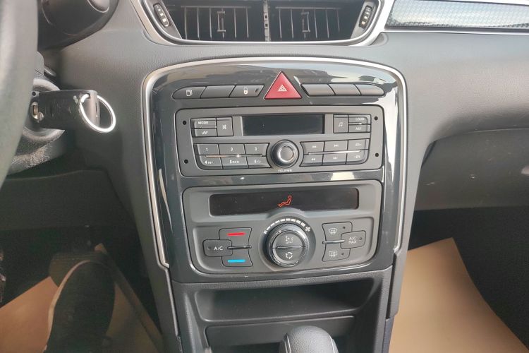 标致308 2014款 乐享版 经典 1.6L 自动风尚型中控内饰16