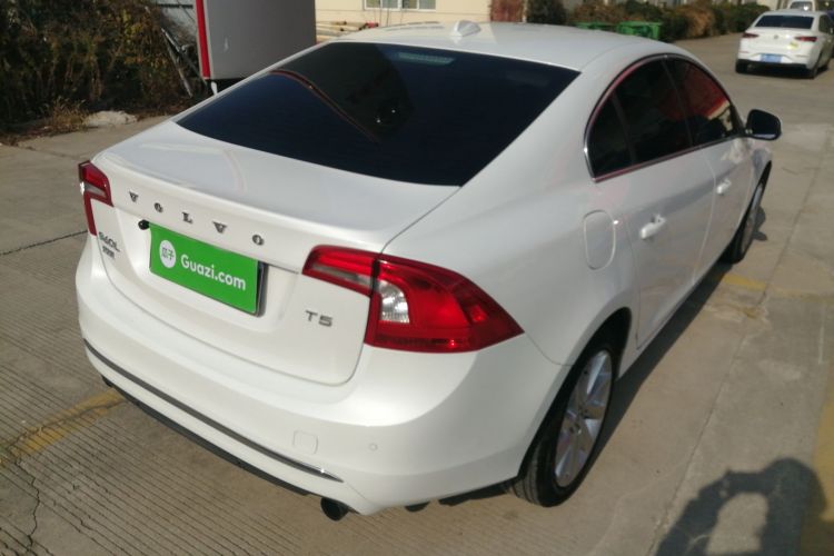 沃尔沃S60 2016款 S60L T4 智远版车身外观7