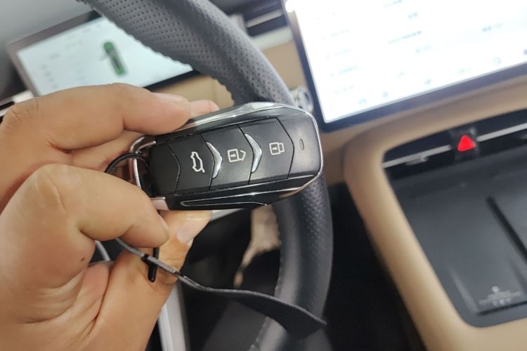 蓝电E5 PLUS 2025款 165km 长续航版PLUS 5座中控内饰7001