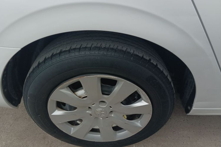 标致301 2016款 1.6L 自动舒适版车身外观6002