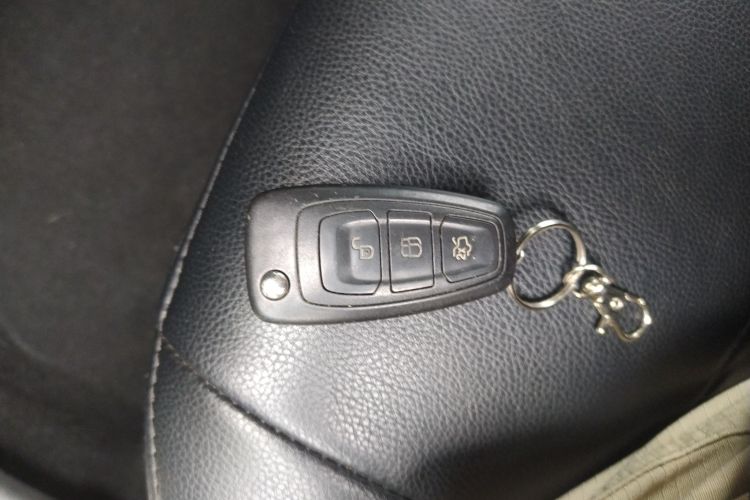 福特 福克斯 2012款 两厢 1.6L 自动风尚型中控内饰11