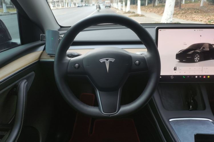 特斯拉 Model Y 2022款 改款 后轮驱动版中控内饰13