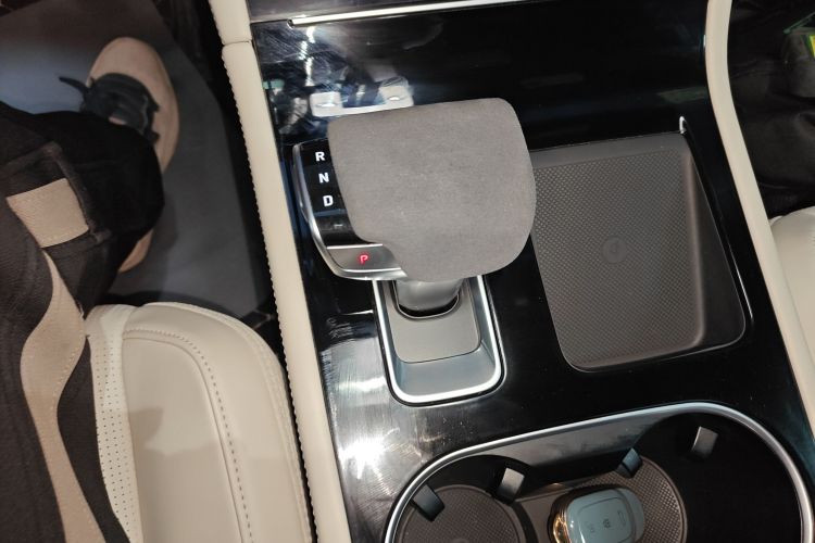 理想汽车 理想ONE 2020款 增程6座版中控内饰18