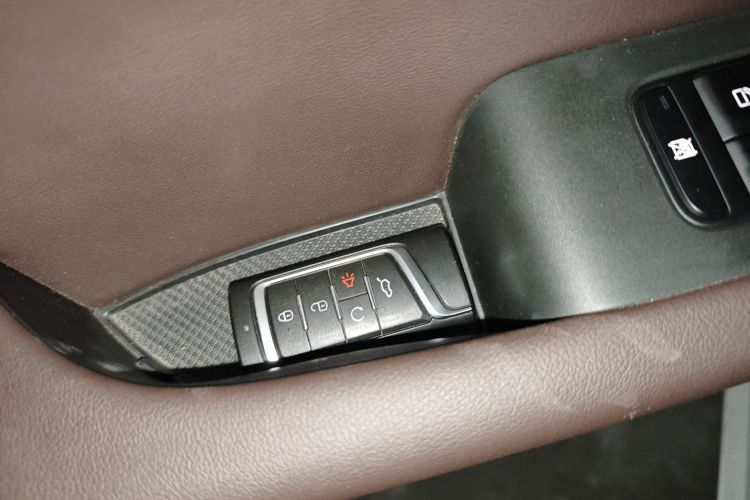 广汽传祺 传祺M6 2019款 270T DCT尊荣版（六座）国VI中控内饰11