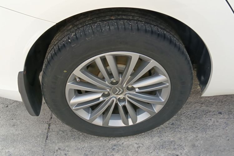 雪铁龙C4L 2015款 1.8L 手动领先版车身外观6008