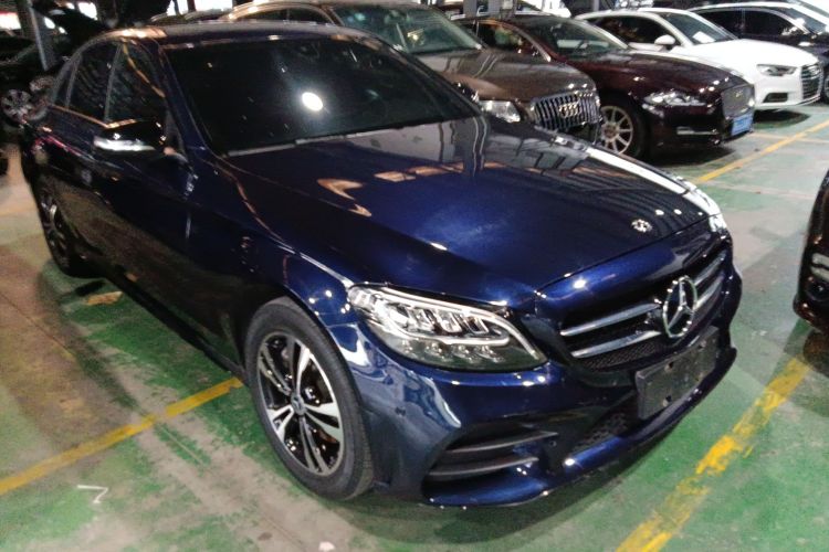 奔驰C级 2019款 C 260 运动版车身外观3