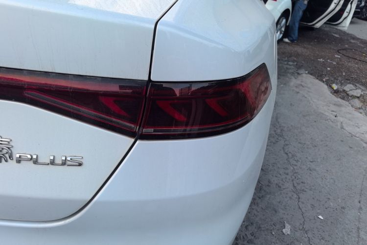 比亚迪 秦PLUS 2021款 DM-i 120KM 旗舰型车身外观9