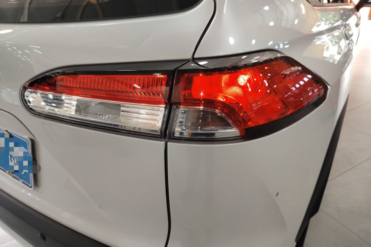 丰田 卡罗拉锐放 2023款 2.0L 先锋版车身外观9