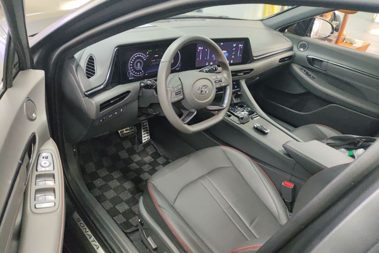 现代 索纳塔 2022款 380TGDi 自动20周年纪念款中控内饰20