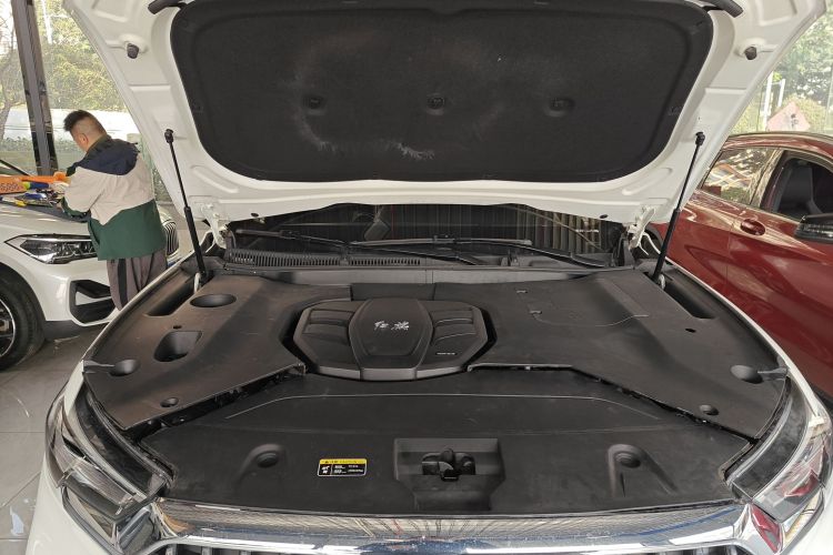 红旗HS5 2019款 2.0T 智联旗享版机舱底盘24